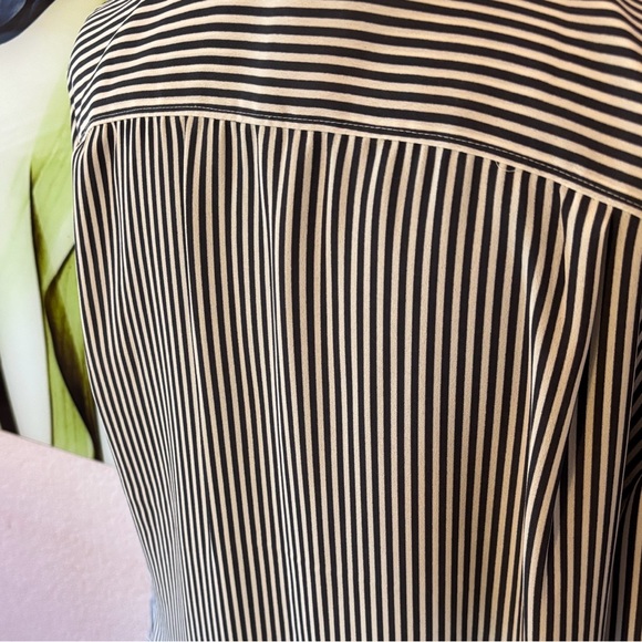 shirt size medium - Picture 4 of 6